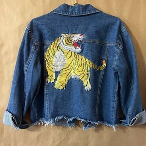 36.5 | Embroidered Tiger Distressed Cropped Button Front Blue Jean Denim Jacket